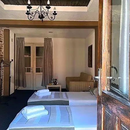 Vel House Hostel
