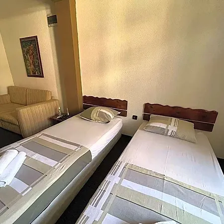 Vel House Hostel
