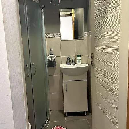 Vel House Hostel
